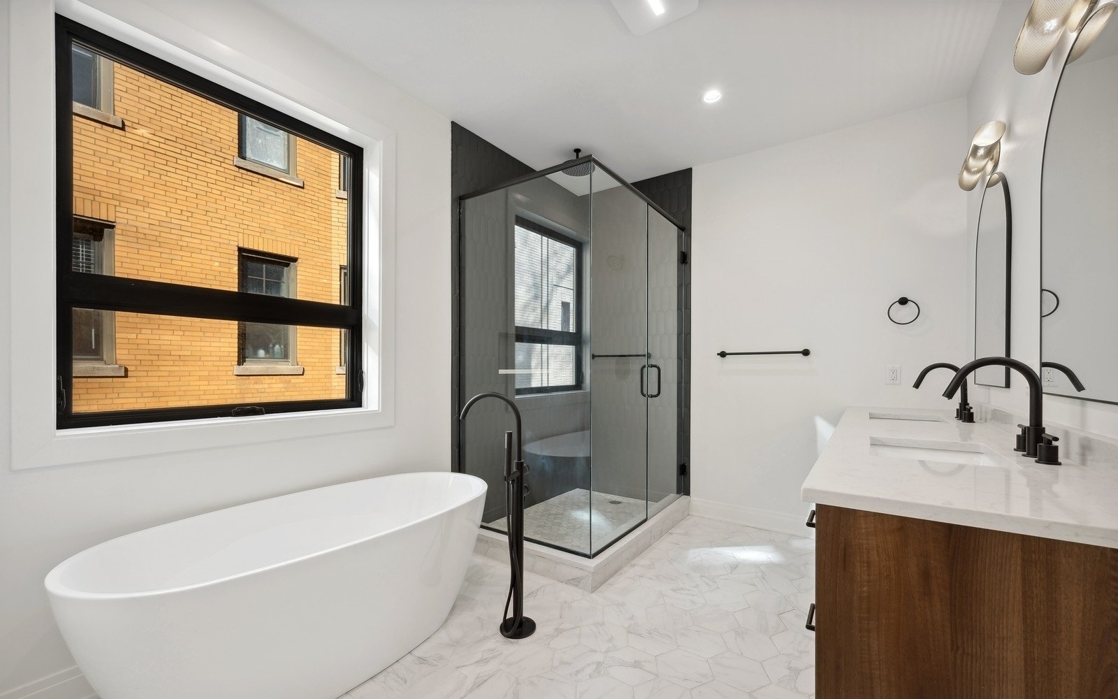 Freestanding tub, matte black fittings
